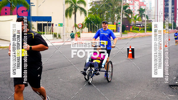 Buy your photos of the eventMeia Maratona de Blumenau on Fotop
