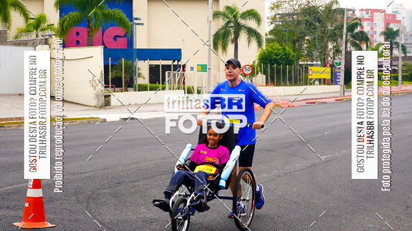 Buy your photos of the eventMeia Maratona de Blumenau on Fotop