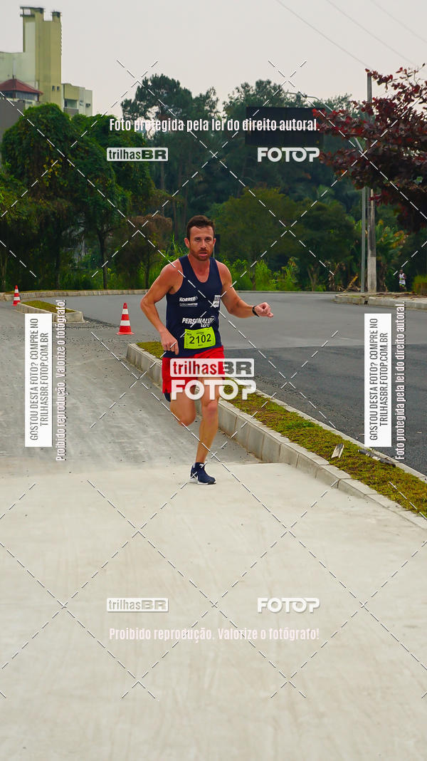 Buy your photos of the eventMeia Maratona de Blumenau on Fotop