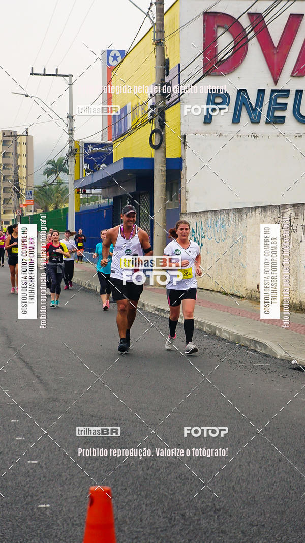 Buy your photos of the eventMeia Maratona de Blumenau on Fotop