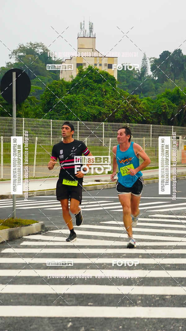 Buy your photos of the eventMeia Maratona de Blumenau on Fotop
