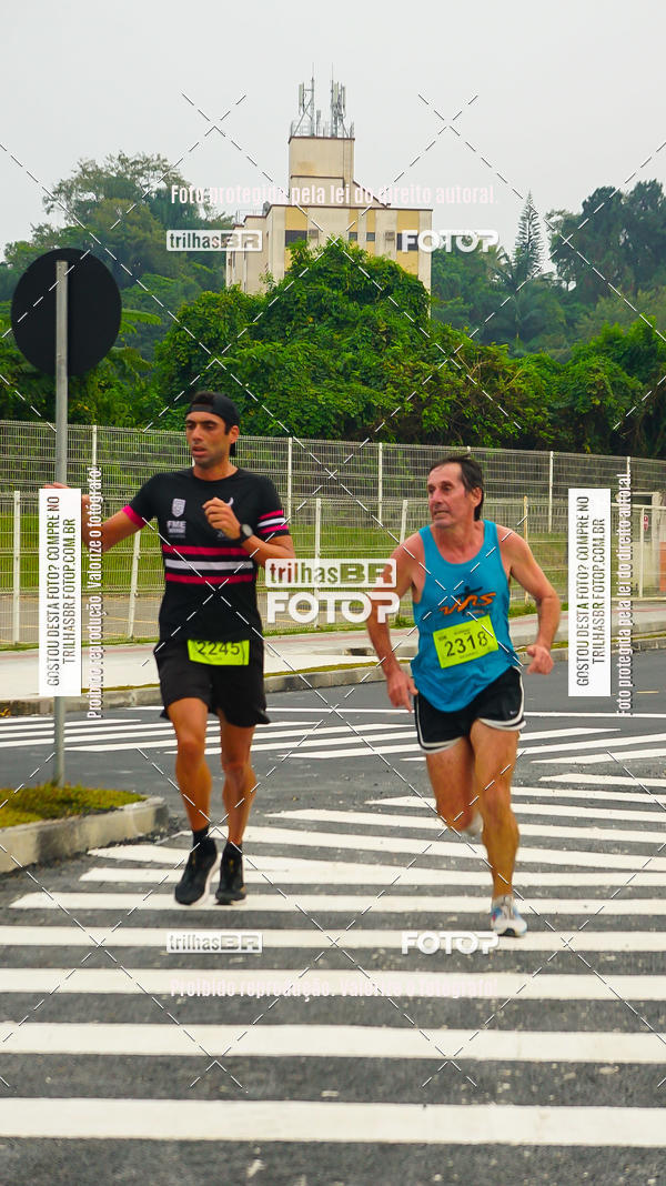 Buy your photos of the eventMeia Maratona de Blumenau on Fotop