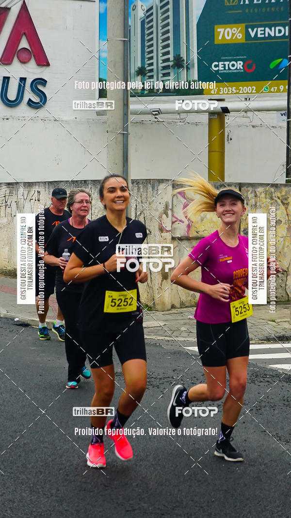Buy your photos of the eventMeia Maratona de Blumenau on Fotop