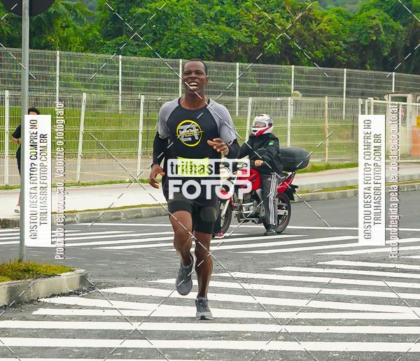 Buy your photos of the eventMeia Maratona de Blumenau on Fotop