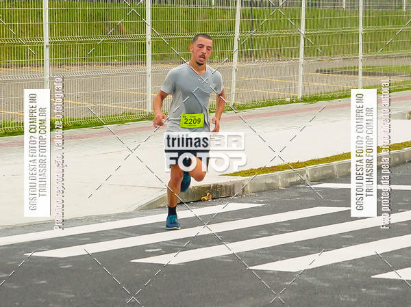 Buy your photos of the eventMeia Maratona de Blumenau on Fotop