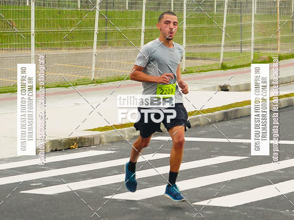 Buy your photos of the eventMeia Maratona de Blumenau on Fotop
