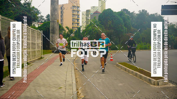 Buy your photos of the eventMeia Maratona de Blumenau on Fotop