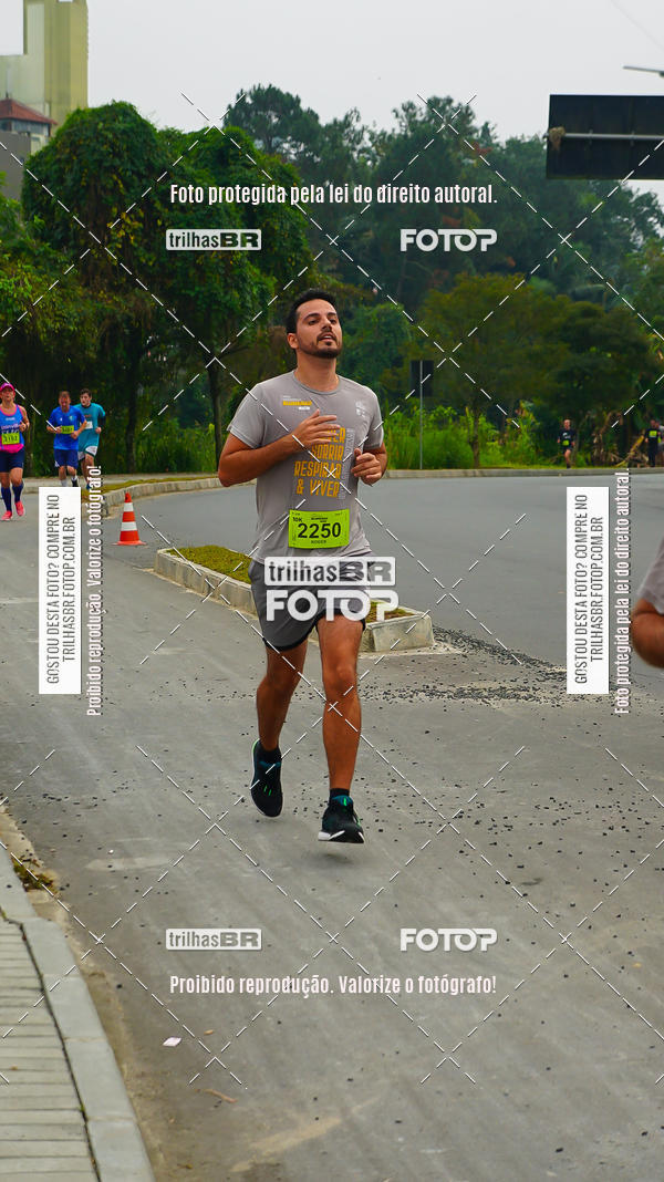 Buy your photos of the eventMeia Maratona de Blumenau on Fotop