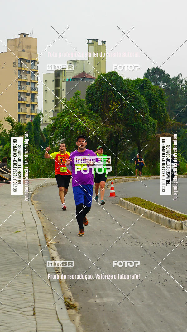 Buy your photos of the eventMeia Maratona de Blumenau on Fotop