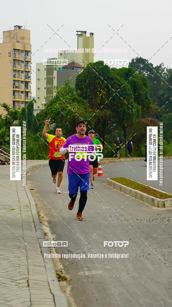 Buy your photos of the eventMeia Maratona de Blumenau on Fotop