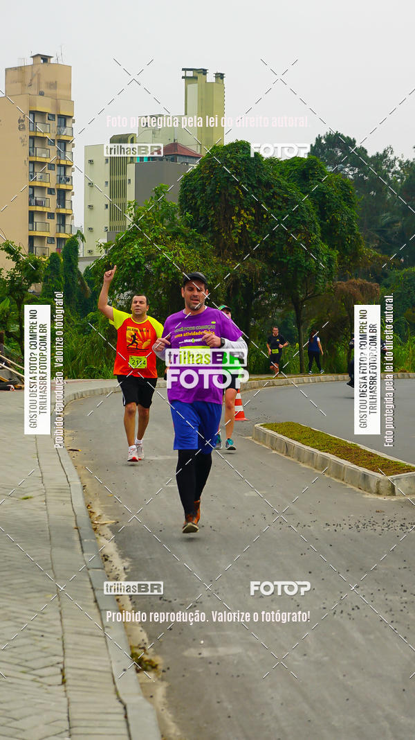 Buy your photos of the eventMeia Maratona de Blumenau on Fotop