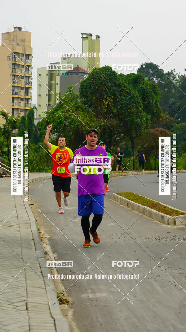 Buy your photos of the eventMeia Maratona de Blumenau on Fotop