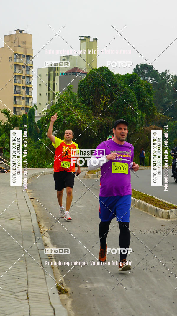 Buy your photos of the eventMeia Maratona de Blumenau on Fotop
