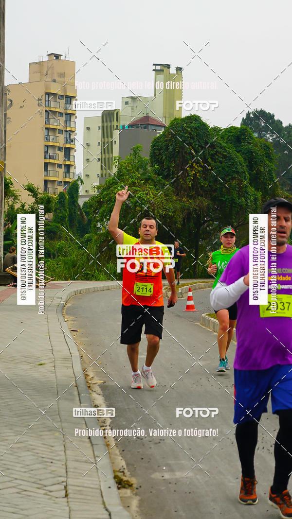 Buy your photos of the eventMeia Maratona de Blumenau on Fotop