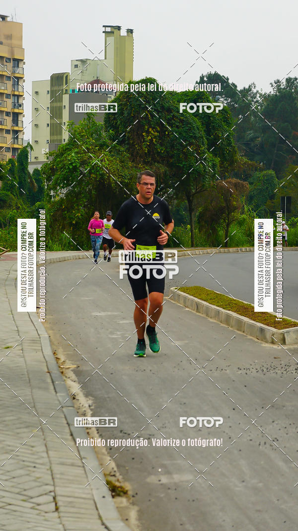 Buy your photos of the eventMeia Maratona de Blumenau on Fotop