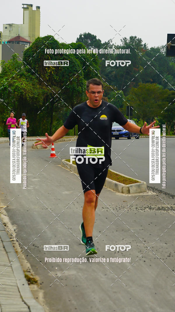 Buy your photos of the eventMeia Maratona de Blumenau on Fotop