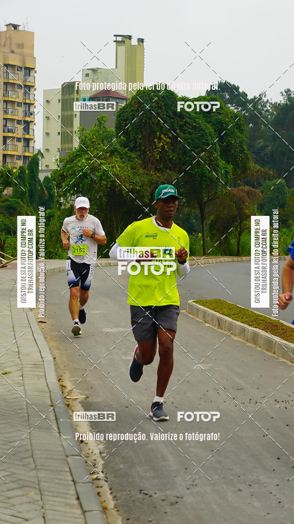 Buy your photos of the eventMeia Maratona de Blumenau on Fotop