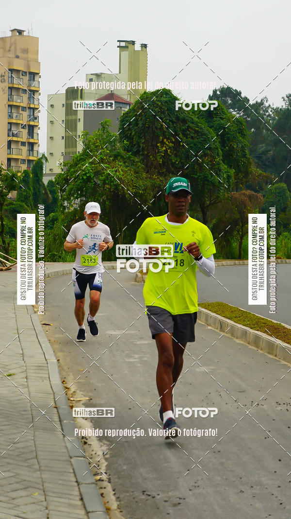 Buy your photos of the eventMeia Maratona de Blumenau on Fotop