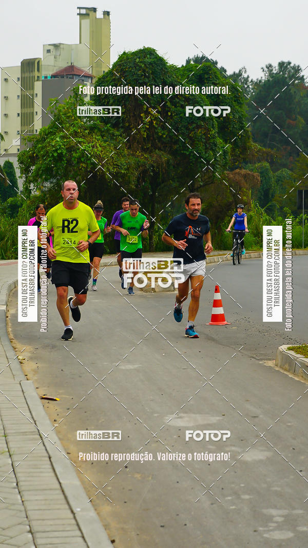Buy your photos of the eventMeia Maratona de Blumenau on Fotop