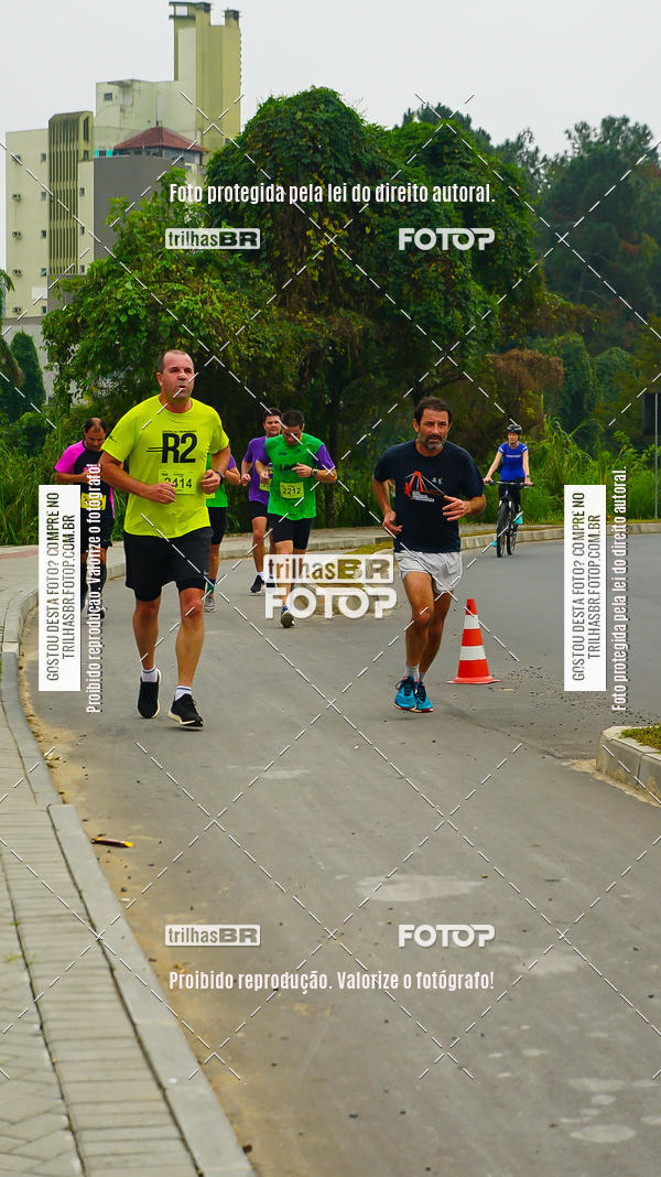 Buy your photos of the eventMeia Maratona de Blumenau on Fotop