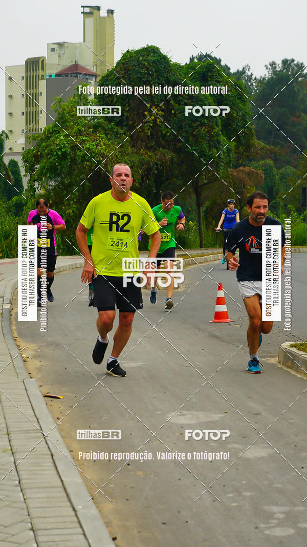 Buy your photos of the eventMeia Maratona de Blumenau on Fotop