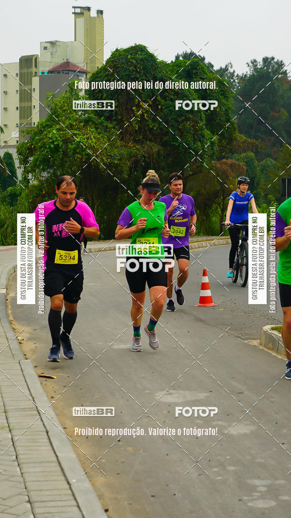 Buy your photos of the eventMeia Maratona de Blumenau on Fotop