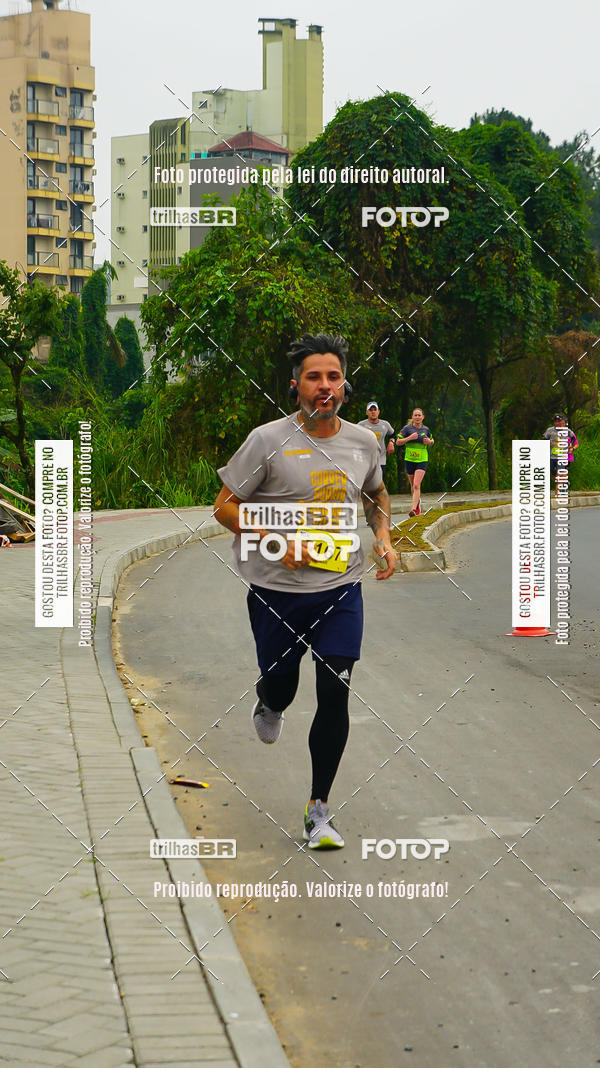 Buy your photos of the eventMeia Maratona de Blumenau on Fotop