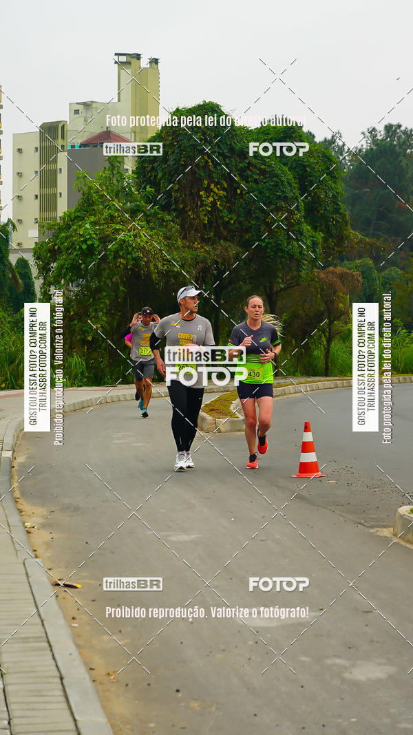 Buy your photos of the eventMeia Maratona de Blumenau on Fotop