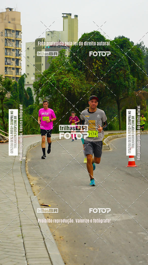 Buy your photos of the eventMeia Maratona de Blumenau on Fotop