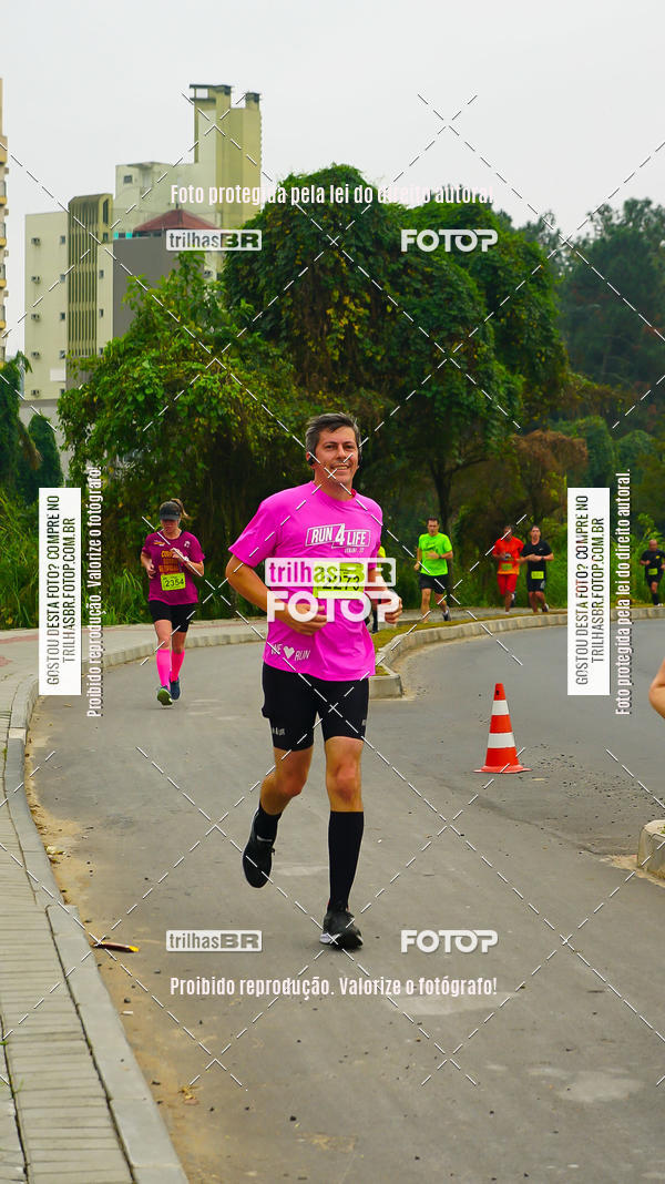 Buy your photos of the eventMeia Maratona de Blumenau on Fotop