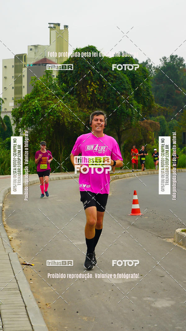 Buy your photos of the eventMeia Maratona de Blumenau on Fotop