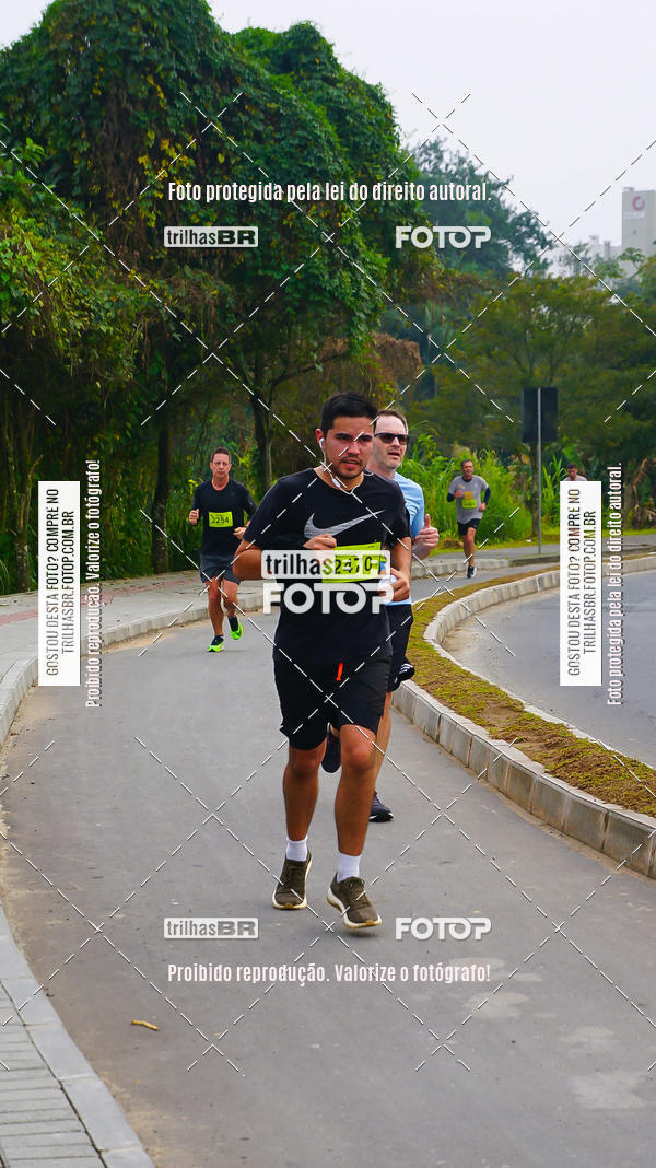 Buy your photos of the eventMeia Maratona de Blumenau on Fotop