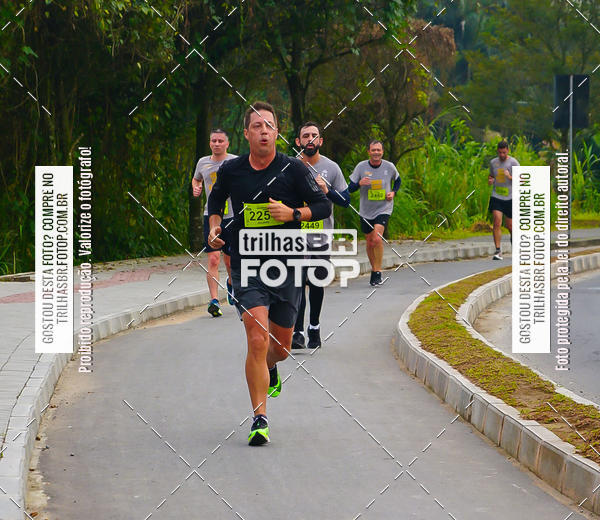 Buy your photos of the eventMeia Maratona de Blumenau on Fotop