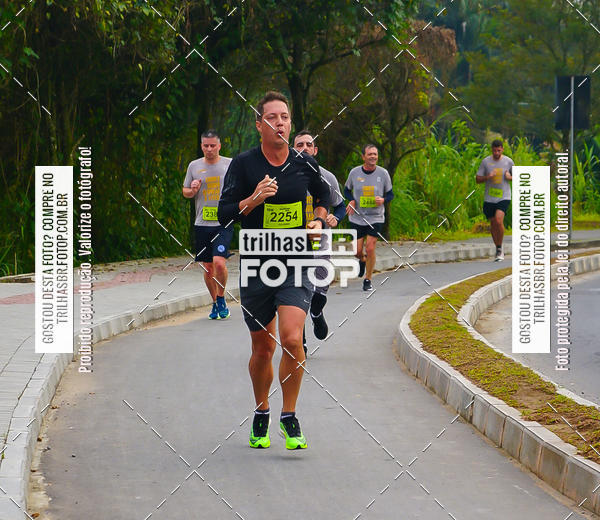 Buy your photos of the eventMeia Maratona de Blumenau on Fotop