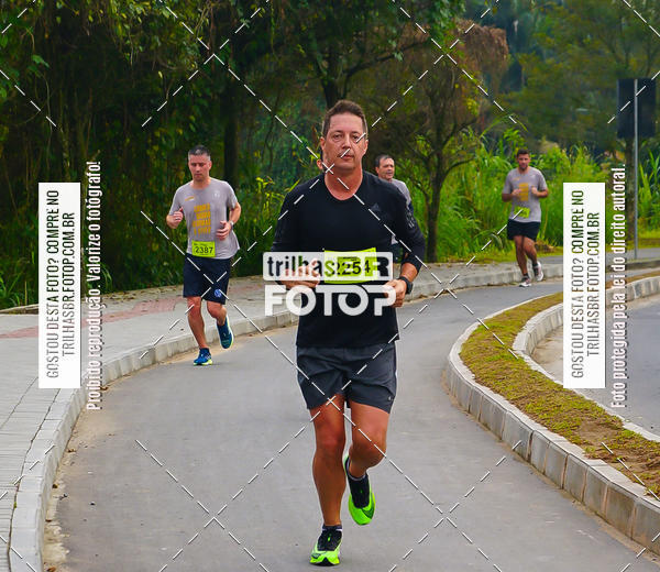 Buy your photos of the eventMeia Maratona de Blumenau on Fotop