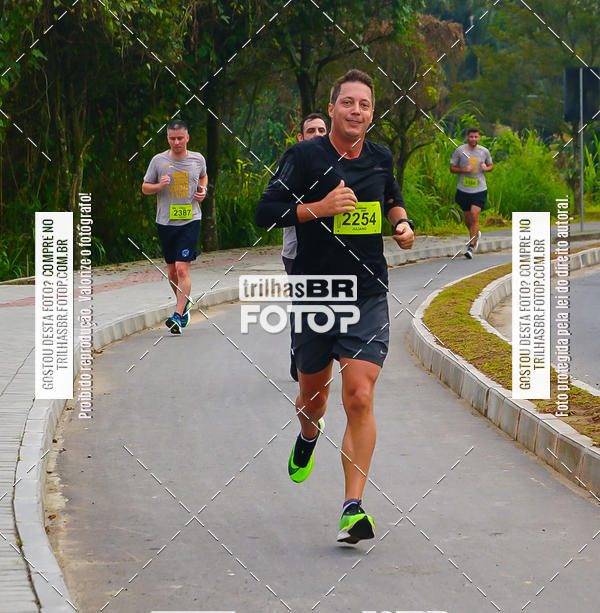 Buy your photos of the eventMeia Maratona de Blumenau on Fotop