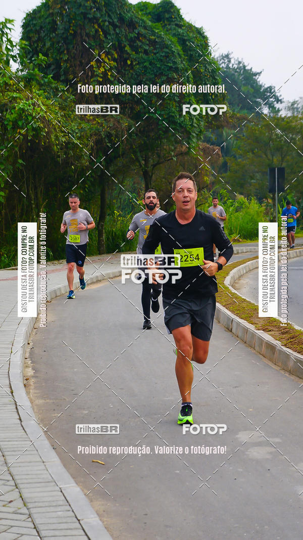 Buy your photos of the eventMeia Maratona de Blumenau on Fotop