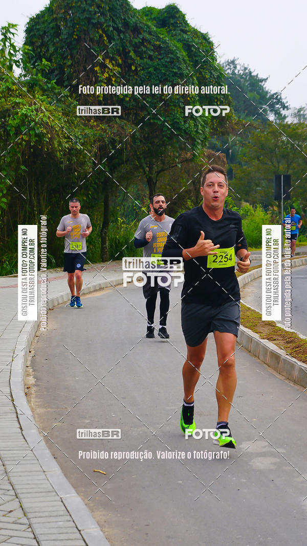 Buy your photos of the eventMeia Maratona de Blumenau on Fotop