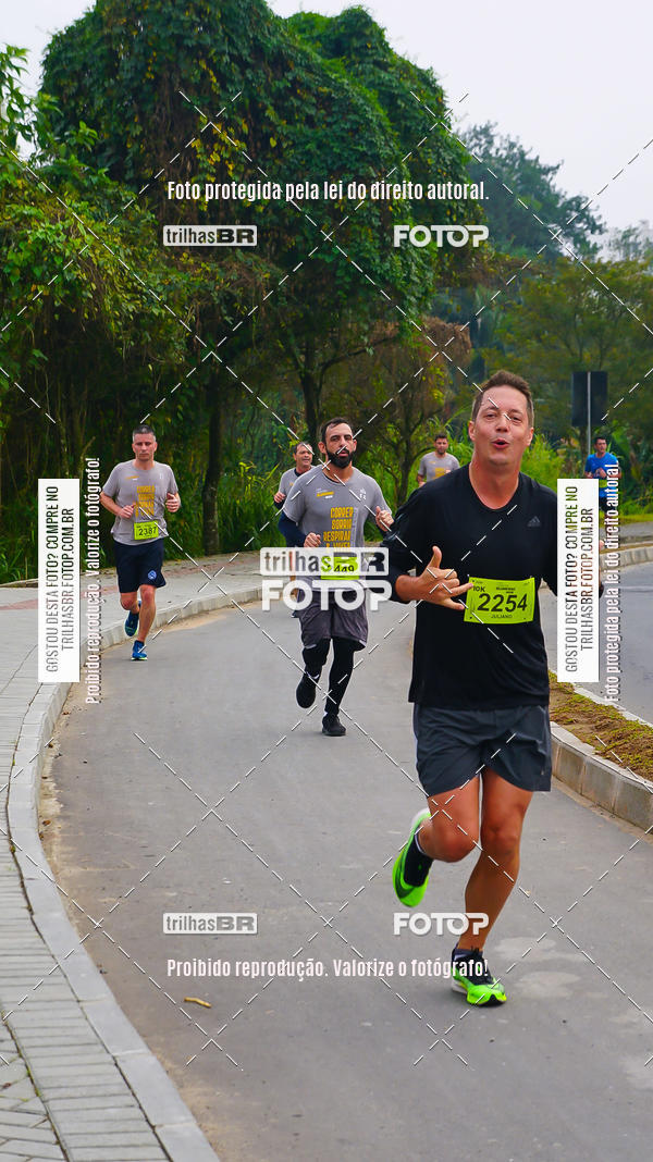 Buy your photos of the eventMeia Maratona de Blumenau on Fotop