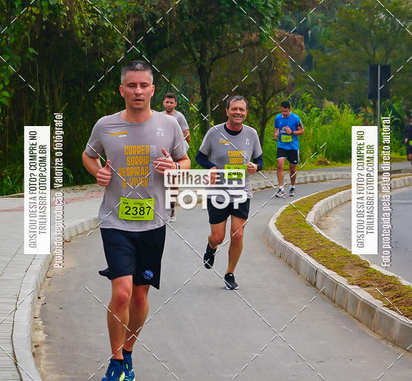 Buy your photos of the eventMeia Maratona de Blumenau on Fotop