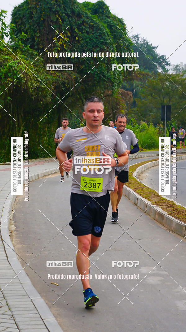 Buy your photos of the eventMeia Maratona de Blumenau on Fotop