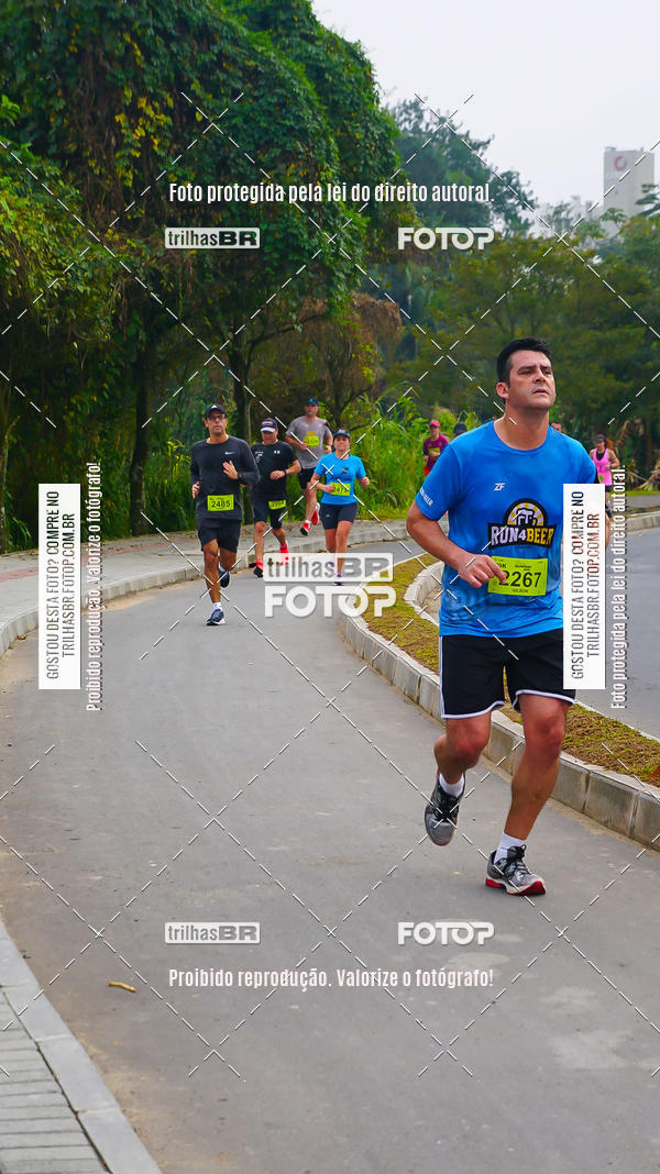Buy your photos of the eventMeia Maratona de Blumenau on Fotop