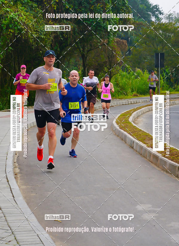 Buy your photos of the eventMeia Maratona de Blumenau on Fotop
