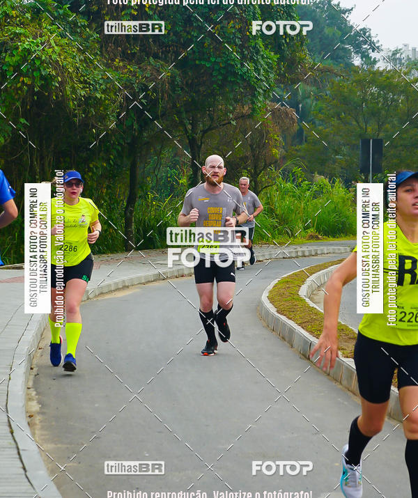 Buy your photos of the eventMeia Maratona de Blumenau on Fotop