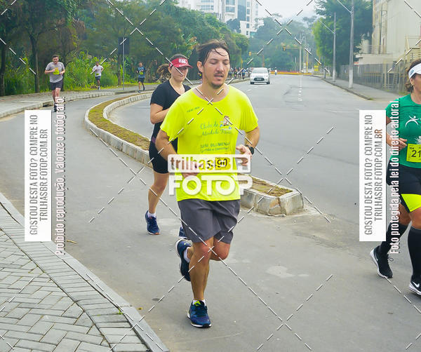 Buy your photos of the eventMeia Maratona de Blumenau on Fotop
