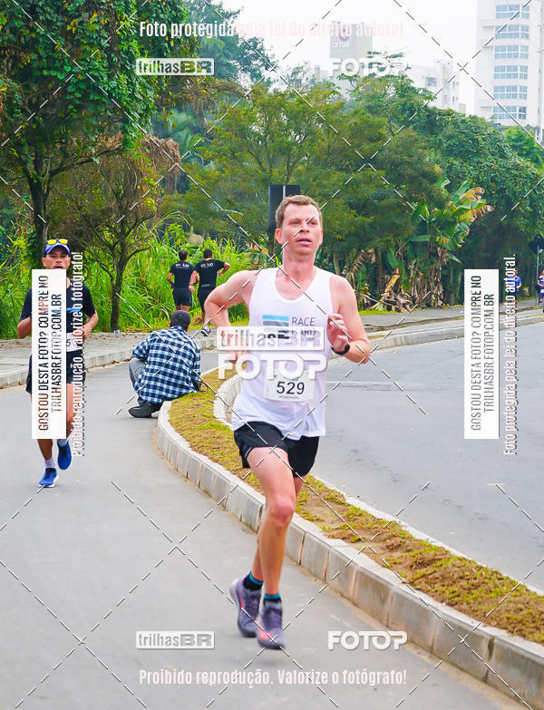 Buy your photos of the eventMeia Maratona de Blumenau on Fotop