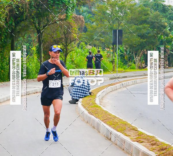 Buy your photos of the eventMeia Maratona de Blumenau on Fotop