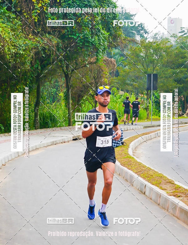 Buy your photos of the eventMeia Maratona de Blumenau on Fotop