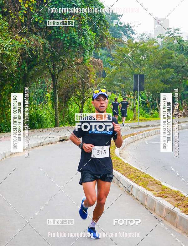 Buy your photos of the eventMeia Maratona de Blumenau on Fotop