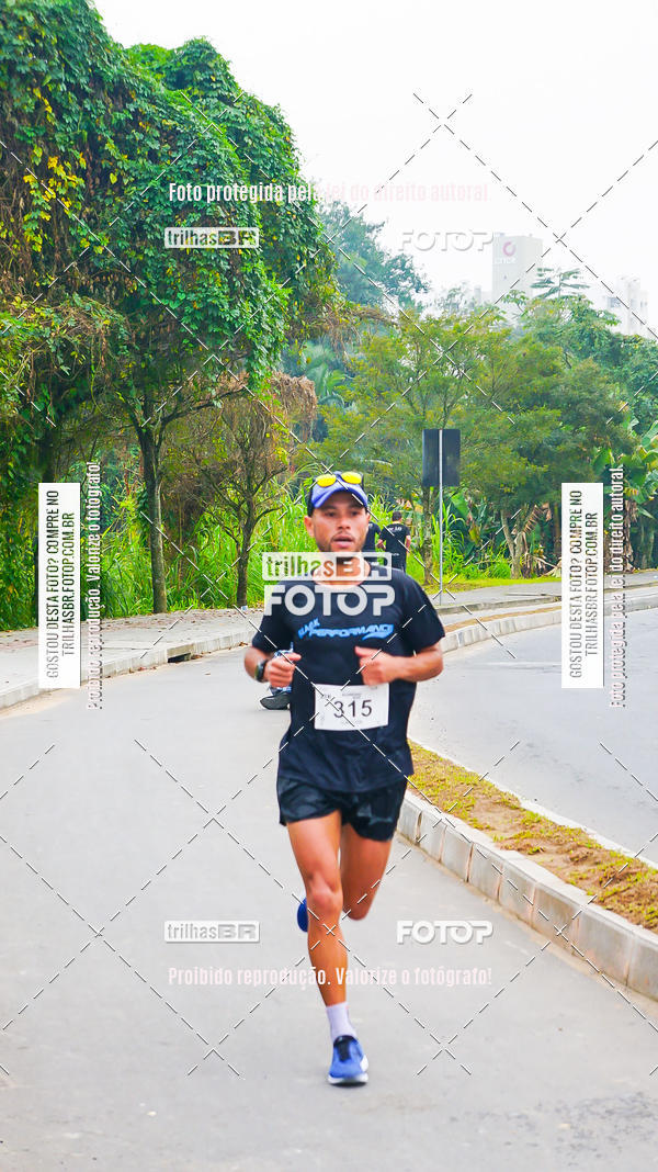 Buy your photos of the eventMeia Maratona de Blumenau on Fotop
